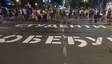 Ovo je prizor koji će Macut i njegovi ministri morati svakodnevno da gledaju iz svojih kabineta (VIDEO)