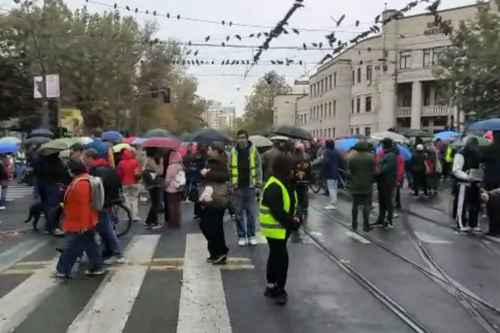 16 минута тишине последњи пут код Правног факултета (ВИДЕО)