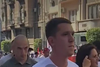 Данило Вучић са обезбеђењем стигао на скуп СНС-а (ВИДЕО)