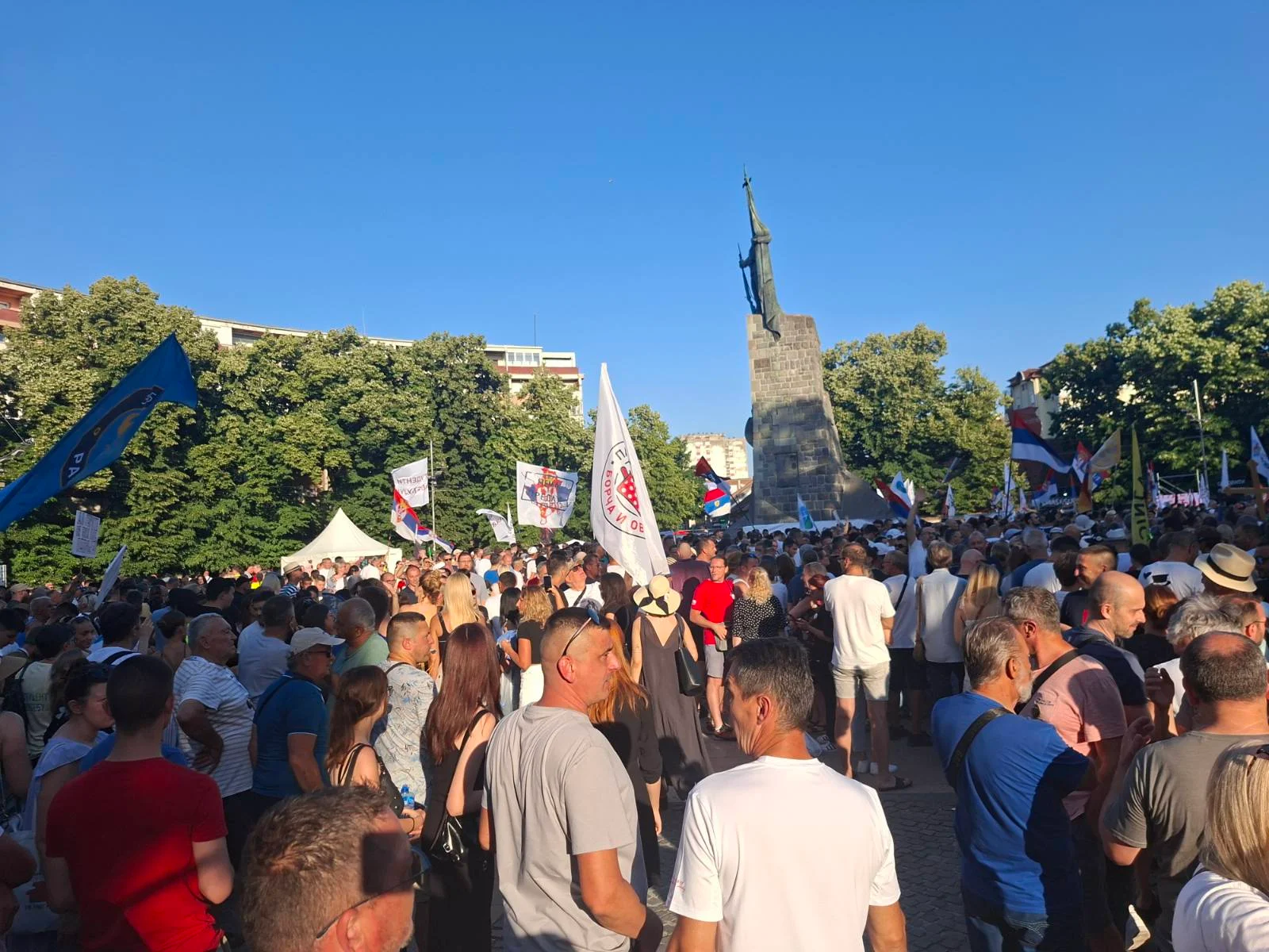 "Пошто власт већ скоро две године није успела да уништи студентски покрет, сада је тај посао прешао на про-ЕУ опозицију"