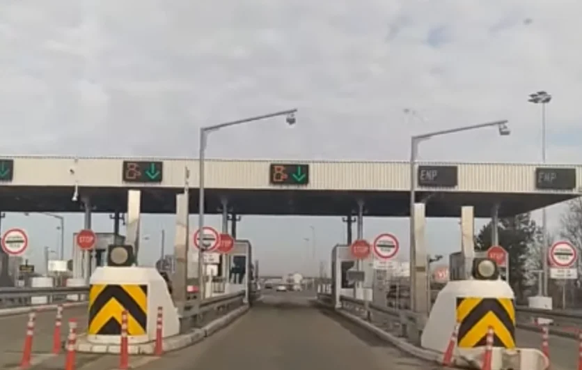Радницима наплатних рампи наређено да не наплаћују путарину аутобусима који превозе СНС активисте: "Возачи при доласку само кажу да возе на митинг"