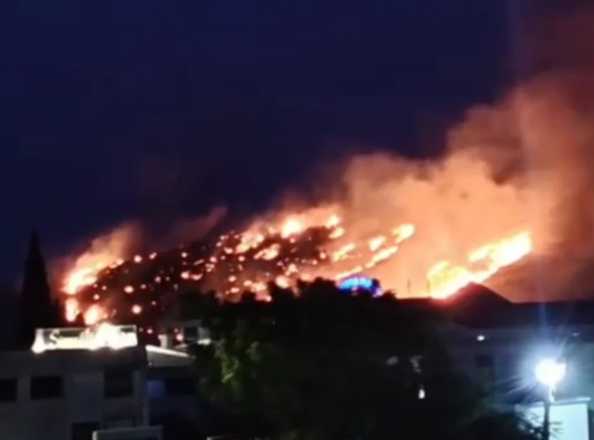(ВИДЕО) Сутоморе у пламену: Ватра стигла близу кућа, језиви призори са ЦГ приморја