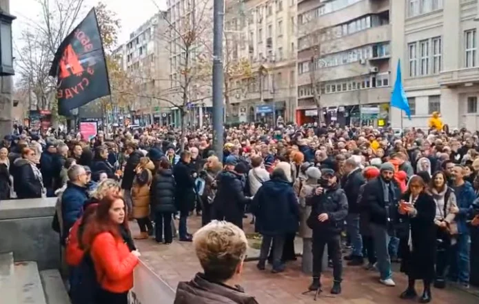 ГЛЕДАЈТЕ УЖИВО НА ПРАВДИ: Студентски протест испред Уставног суда (ВИДЕО)
