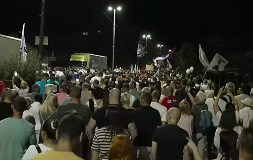 МУП саопштио колико је људи било на протесту у Ваљеву