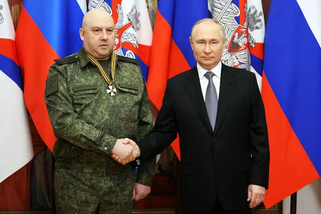 За тако тежак потез Путин да врати Суровикина, док се Европа не уразуми