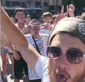 Туриста зауставио матуранте у центру Београда, погледајте реакцију када им је рекао да је Рус (ВИДЕО)