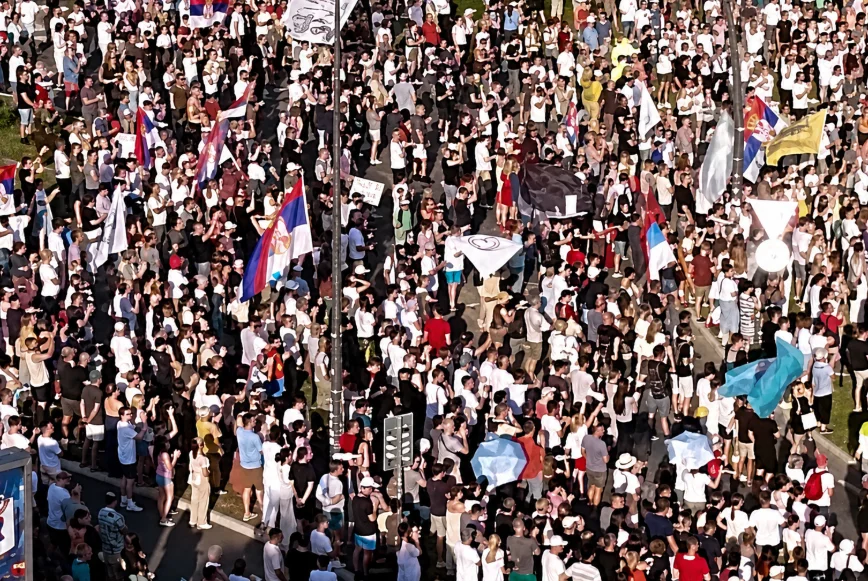 Протест у Новом Саду одушевио Србију! "Студенти су Србија" на челу колоне (ВИДЕО)