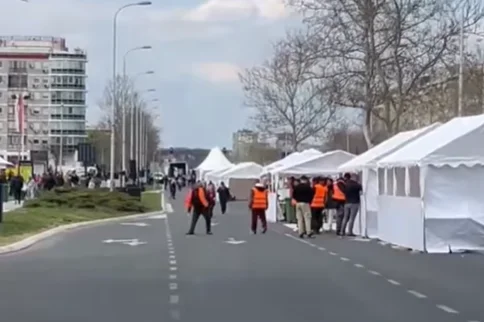 Како се тродневни СНС спектакл свео на само један дан: И поред огромних притиска на раднике у јавним предузећима, лош одзив на митинг власти