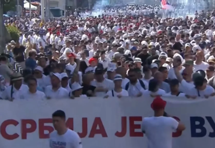 Моћна порука студената људима који долазе на митинг СНС-а са Новог Београда (ВИДЕО)
