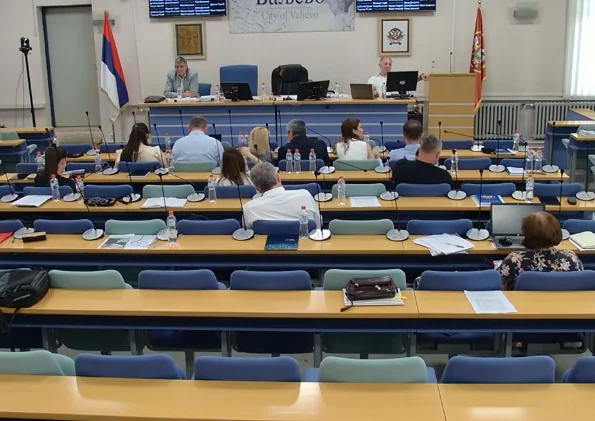 СНС пуца на све стране: У Ваљеву напредњаци нису гласали за сопствене кандидате за чланове Градског већа, градоначелник нема подршку странке