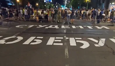 Ovo je prizor koji će Macut i njegovi ministri morati svakodnevno da gledaju iz svojih kabineta (VIDEO)