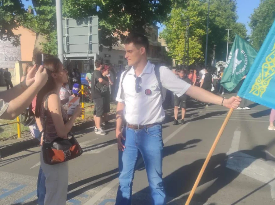 (ВИДЕО) Студенти и грађани протестују испред ПУ Панчево због пресуде студенту Андреју Танку