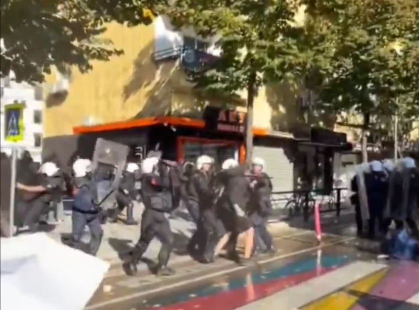Protest studenata u Tirani, ciglama na zgradu Ministarstva prosvete, policija uzvratila: „Albaniji potrebno rušenje sistema, ovako više ne može“ (VIDEO)