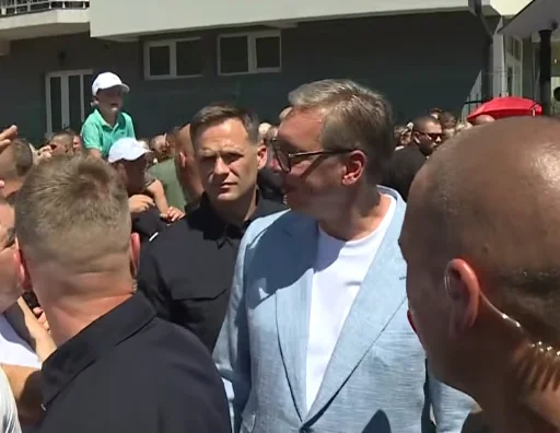 Сваки излазак Вучића у народ доказни материјал за тужилаштво: Председник у дану може да “заради” и до десет година затвора