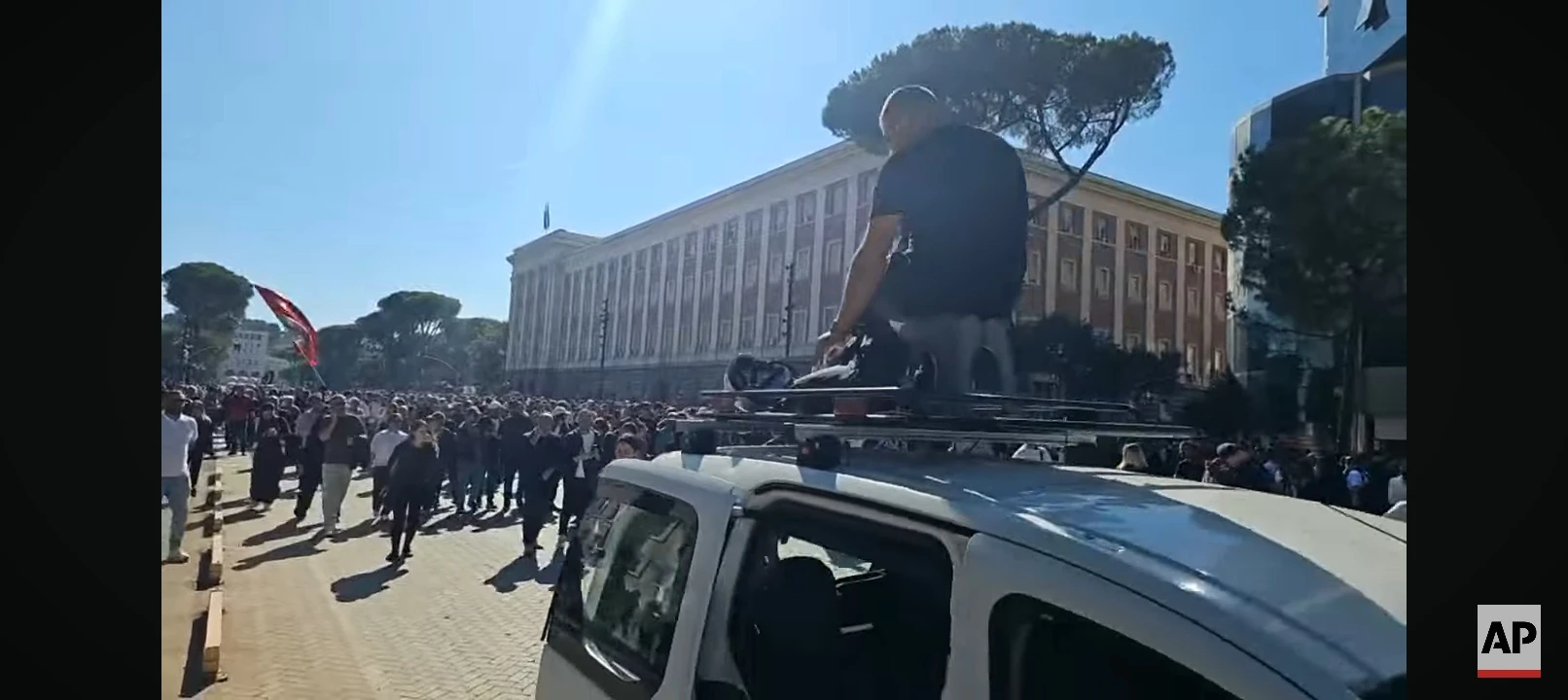 Осми дан протеста у Албанији: Студенти одбили Рамин позив на дијалог, поднета кривична пријава против премијера