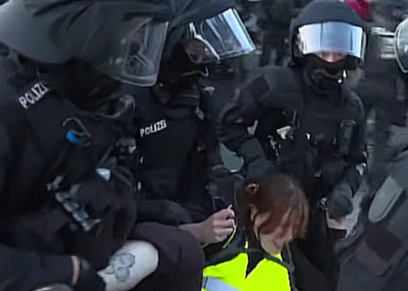 (VIDEO) Ulični rat u Erfurtu: Protesti protiv AfD-a eskalirali u haos i nasilje