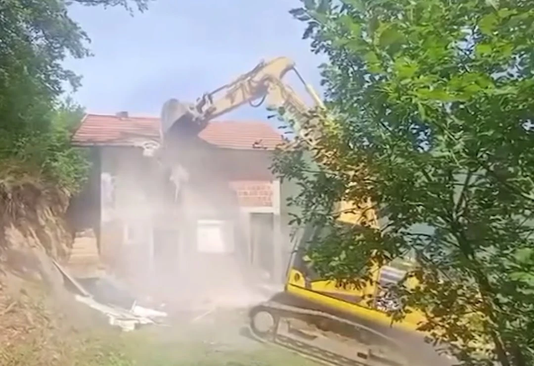 На Газиводама срушено шест викендица, седма монтажна претходно уклоњена