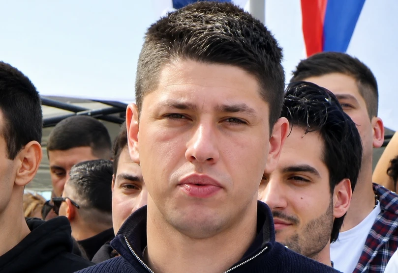 Милош Павловић, омиљени СНС студент медицине прегледао пацијенте у мобилној амбуланти: Хвалио се на Инстаграму и прекршио више закона