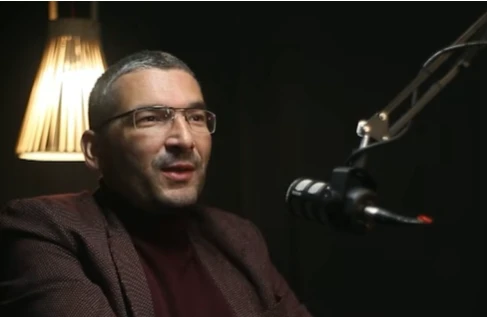 ПАРОВИЋ ЗА РУСКЕ МЕДИЈЕ: Вучић је поставио курс ка приближавању Западу — да ли ће то бити Европа или Сједињене Државе, одлучиће се у новембру