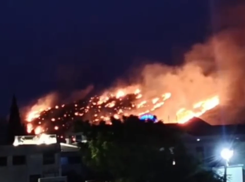 (ВИДЕО) Сутоморе у пламену: Ватра стигла близу кућа, језиви призори са ЦГ приморја
