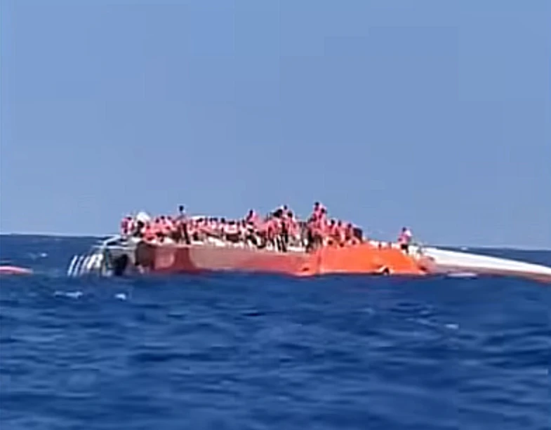 Преврнуо се брод са више од 270 људи на северу Кипра (ВИДЕО)
