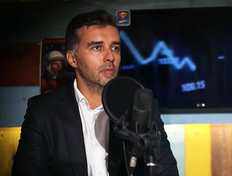 МАНОЈЛОВИЋ УДАРИО НА ШАПИЋА: „Не може да остане градоначелник!“