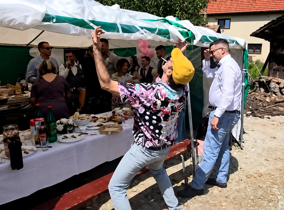 Цела Србија пева песму Митра Мирића због снимка са свадбе који се масовно дели на мрежама: Сада се огласио отац младожење и има посебну поруку за Информер и СНС