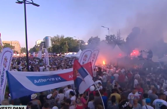Архив јавних скупова објавио тачан број окупљених на СНС митингу испред Скупштине