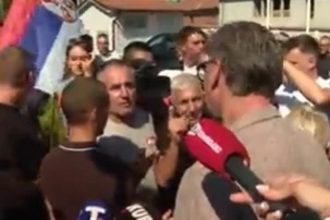 РЕКАО ВУЧИЋУ У ЛИЦЕ: Добио сам отказ јер нисам ишао на митинг СНС (ВИДЕО)
